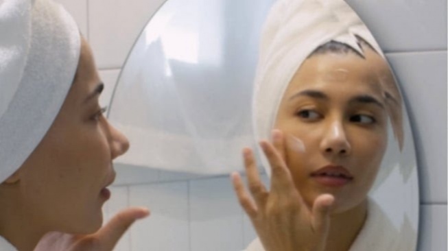 Makeup Anti-Cracky! 4 Gel Moisturizer untuk Skin Prep pada Kulit Berminyak