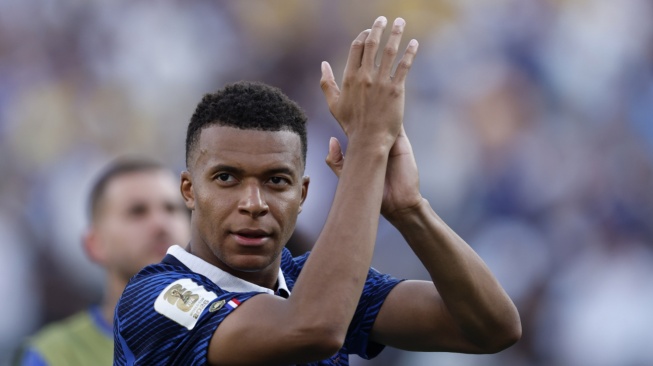Kylian Mbappe melontarkan candaan soal AC usai membawa Prancis lolos ke 16 besar Piala Dunia 2026. Les Bleus selanjutnya akan menghadapi Paraguay. [FIFA]