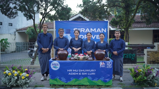 AQUA mengusung konsep pengalaman 'adem' yang dipadukan dengan nuansa budaya lokal bagi ribuan peserta. (Ist)