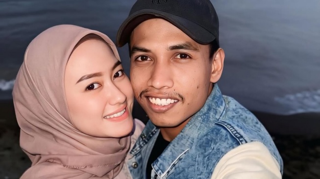 Boby Berliandika dan Putri Imelia bersama merajut karier musik hingga bisnis di tengah gempuran digitalisasi. [Instagram]