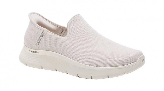 5 Sepatu Slip On Mirip Skechers Go Walk, Harga Mulai Rp100 Ribuan