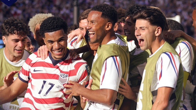 Amerika Serikat lolos ke babak 16 besar Piala Dunia 2026 usai mengalahkan Bosnia 2-0. Gol Folarin Balogun dan Malik Tillman mengantar AS menghadapi Belgia. [Dok. IG USMNT]