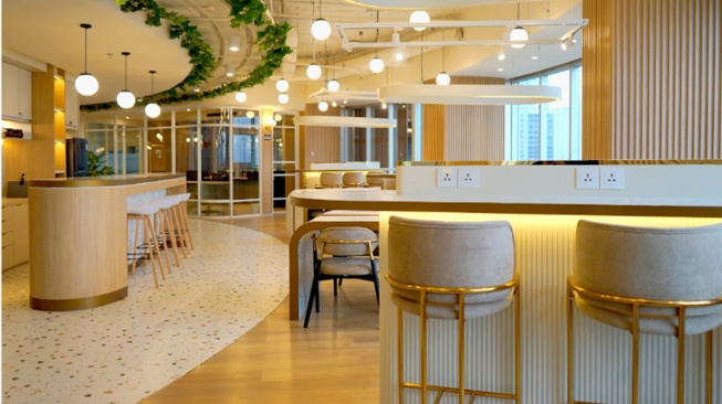 Suasana bekerja di GoWork Menara Sudirman.