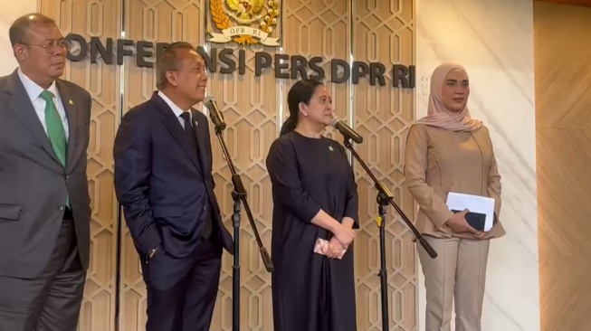 Ketua DPR RI Puan Maharani bersama Wakil Ketua DPR RI Saan Mustopa, Cucun Ahmad Syamsurijal, dan Sari Yuliati. [Suara.com/Bagaskara]