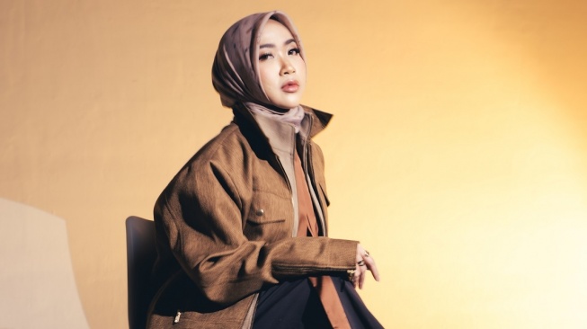 Penyanyi Agna merilis lagu "Diluar Hal Biasa" yang bercerita tentang perpisahan. [Instagram]
