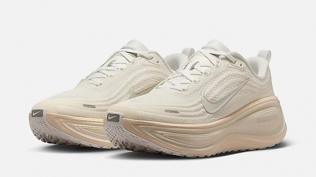 Nike Women's Vomero Plus Summit White (Shopee)