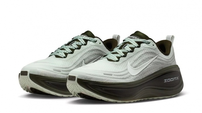 Nike Women's Vomero Plus SE Barely Green (Shopee)