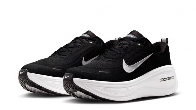 Nike Men's Vomero Plus Road Running Shoes Wide (Shopee)