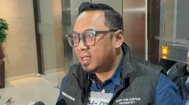 Raden Reza kuasa hukum korban saat mendampingi laporan ke Bareskrim Polri.