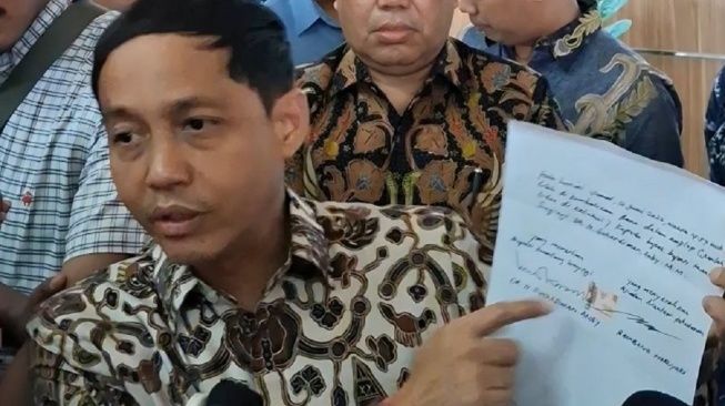 Misteri Amplop di Meja Menhut, Raja Juli Ungkap Alasan Baru Dikembalikan 10 Hari Kemudian