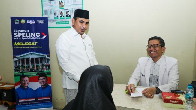 Wakil Gubernur Jawa Tengah, Taj Yasin Maimoen, hadir langsung meninjau jalannya kegiatan guna memastikan pelayanan berjalan optimal dan tepat sasaran. [Pemprov Jateng]