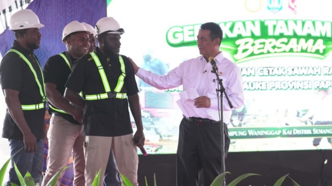Bulog Dukung Gerakan Tanam Padi Serentak di Kawasan Cetak Sawah Merauke