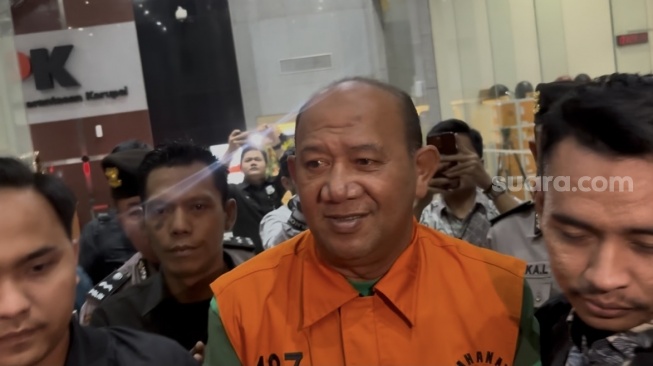 Bupati Langkat Resmi Pakai Rompi Oranye Tahanan KPK