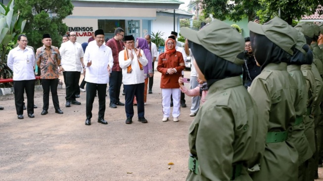 Teringat Masa Lalu, Gubernur DKI Jakarta Terharu Saat Hadiri Open House Sekolah Rakyat