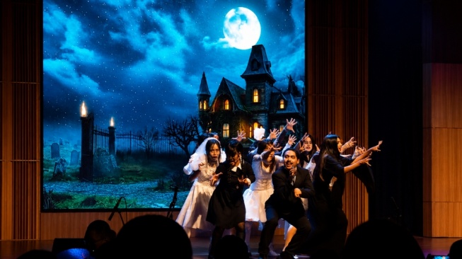 Pertunjukan drama musikal The Addams oleh anak-anak CBI.