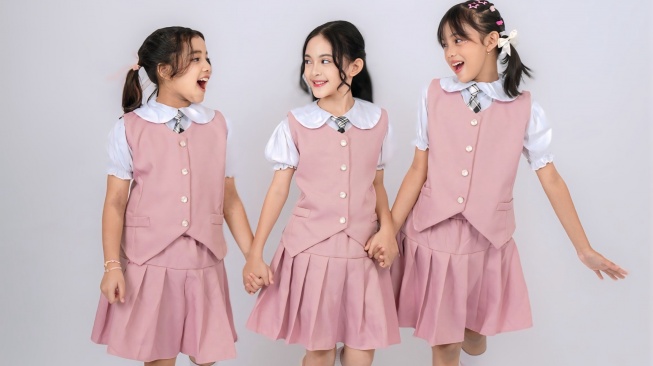 Girl group anak-anak Sparkle merilis lagu berjudul "Sampai Kita Besar Nanti" yang bertema persahabatan. [Instagram]