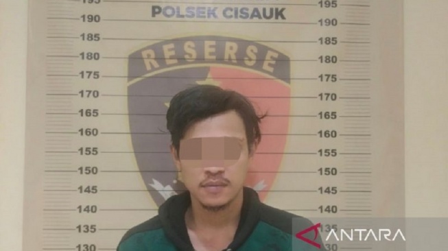 Tersangka AG (33) yang ditangkap oleh Unit Reskrim Polsek Cisauk, Polres Tangerang Selatan di daerah Malahpar, Rumpin, Kabupaten Bogor, Jawa Barat, Minggu (5/7/2026). ANTARA/HO-Humas Polres Tangerang Selatan.