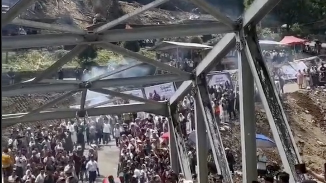 Viral Warga Aceh Iuran Swadaya Perbaiki Jalan Rusak, Ke Mana Anggaran Ratusan Miliar?