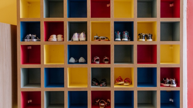 5 Tips Menata Sepatu Menurut Feng Shui agar Rezeki Lancar dan Tidak Mental