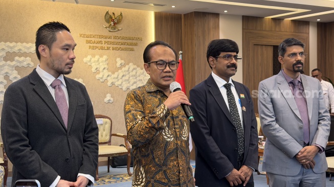 Sekretaris Kemenko Perekonomian Susiwijono Moegiarso di Kantor Kemenko Perekonomian, Jakarta, Senin (6/7/2026). [Suara.com/Dicky Prastya]