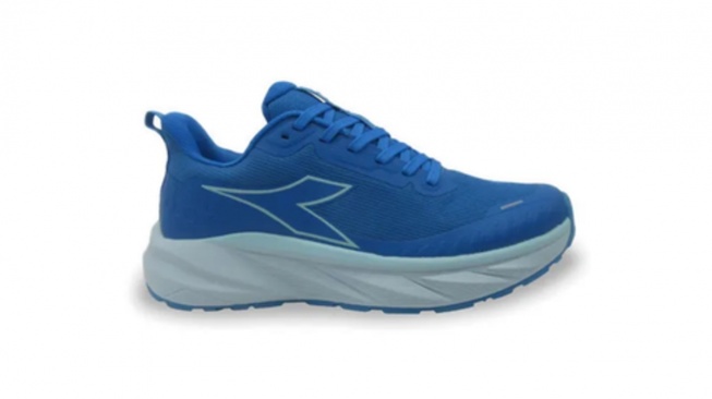 Sepatu lari Diadora yang sedang diskon di Sports Station (Sports Station)