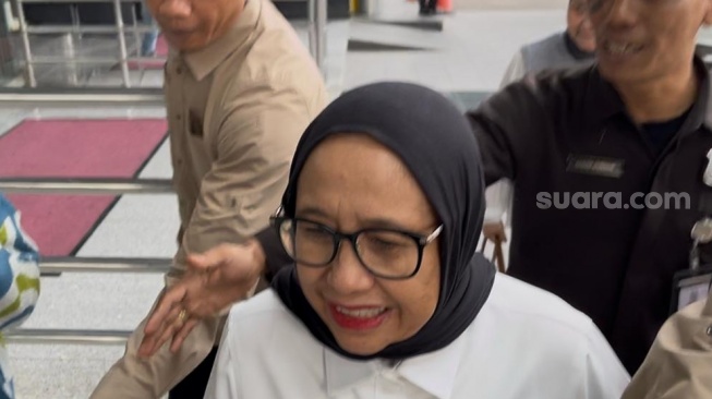 Mendadak Datangi Gedung Merah Putih KPK, Kepala BGN Nanik Sudaryati Beri Penjelasan Singkat