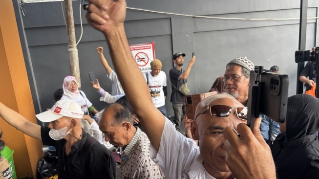 Pekik Takbir Warnai Putusan Praperadilan Roy Suryo. (Suara.com/Faqih Fathurrahman)