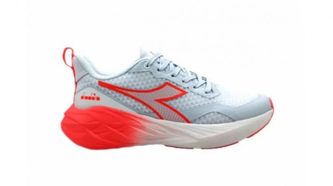 Sepatu lari Diadora yang sedang diskon di Sports Station (Sports Station)