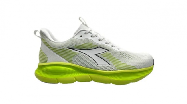 Sepatu lari Diadora yang sedang diskon di Sports Station (Sports Station)