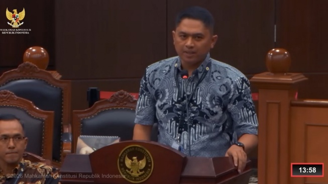 Tahan Tangis, Dosen Curhat di Sidang MK: Gaji Kekecilan sampai Harus Jual Bubur
