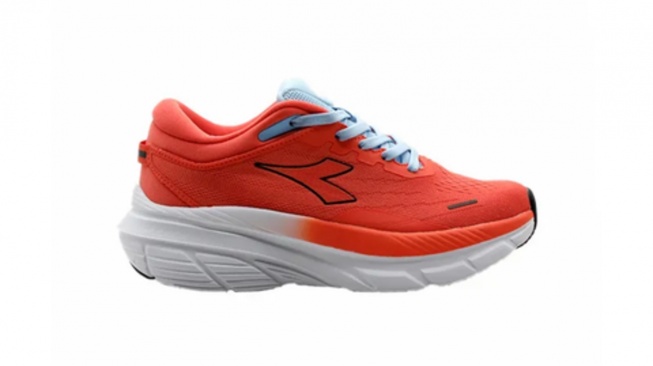 Sepatu lari Diadora yang sedang diskon di Sports Station (Sports Station)
