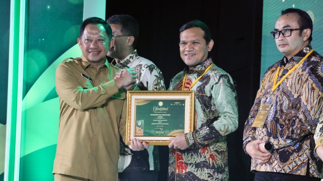 Mendagri Serahkan Anugerah Adinata Syariah 2026, Dorong Pemda Kembangkan Potensi Ekonomi Syariah