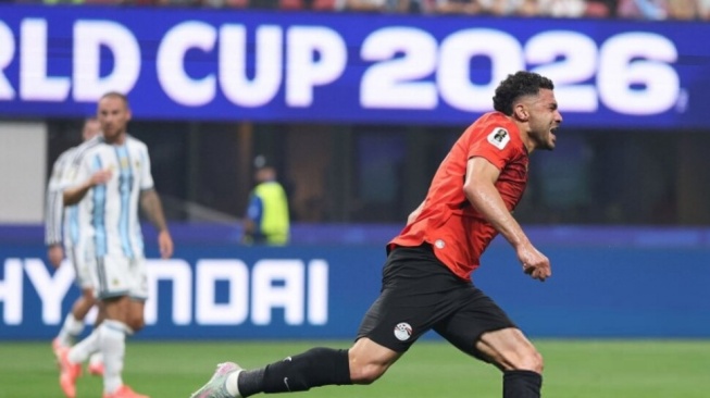 Pemain Mesir Yasser Ibrahim cetak gol ke gawang Argentina di babak 16 besar Piala Dunia 2026 [Tangkap layar X]