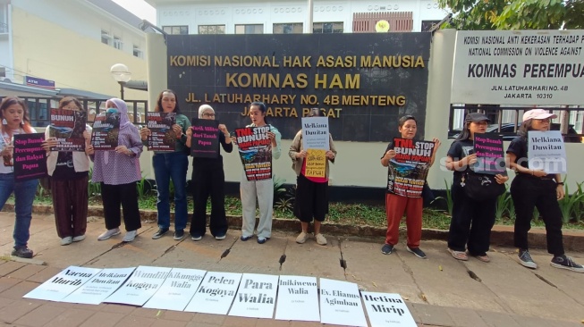Buntut Penembakan Ibu Hamil, Massa API Demo di Komnas HAM: Hentikan Pembunuhan Rakyat di Papua!