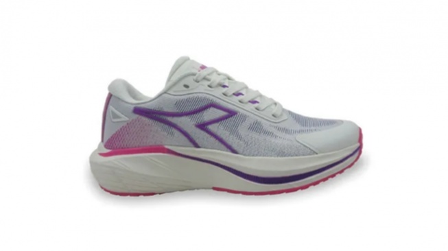 Sepatu lari Diadora yang sedang diskon di Sports Station (Sports Station)