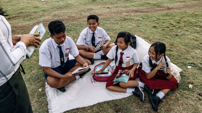 Ilustrasi masa pengenalan lingkungan sekolah (MPLS). (Pexels/ROMAN ODINTSOV)