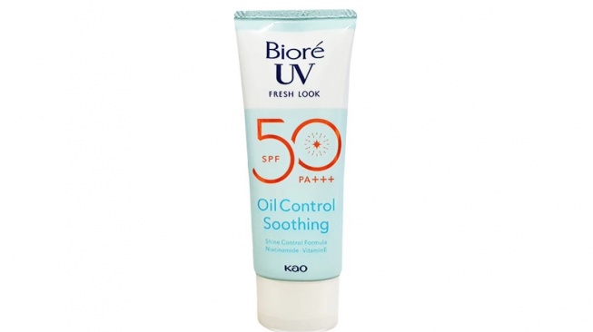 Biore UV Fresh Look Sunscreen Oil Control Soothing SPF 50 PA +++ (Shopee)