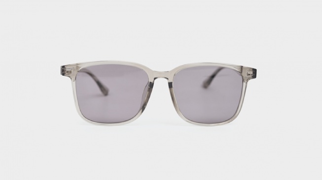 kacamata wayfarer untuk wajah bulat (Elizabeth)