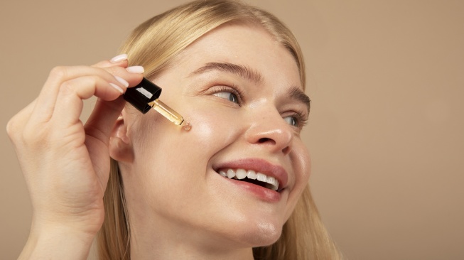 serum vitamin c flek hitam usia 40 tahun (magnific)