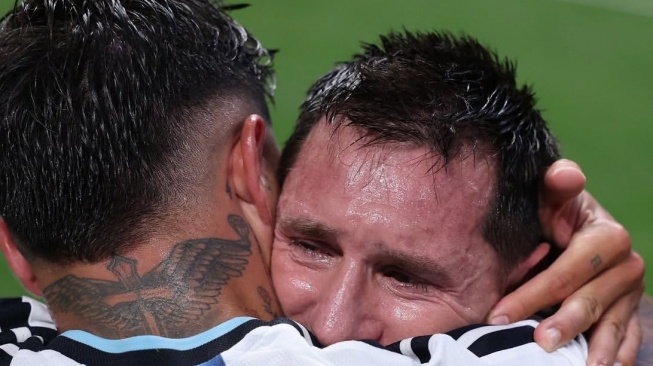 Lionel Messi, tak kuasa menahan air mata usai kemenangan dramatis 3-2 atas Mesir di babak 16 besar Piala Dunia 2026. [Instagram]