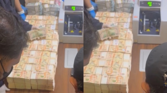 Barang bukti tumpukan dolar AS da Singapura yang ditemuakan dalam brankas di Cafe de'CLAN Signature, Cipete, Jakarta Selatan. [Suara.com/istimewa]