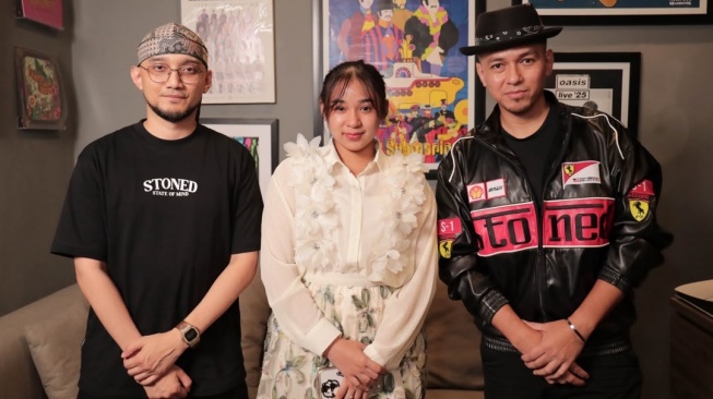 Rapper Malaysia Kmy Kmo & Luca Sickta berkolaborasi dengan pesinden Niken Salindry untuk lagu berjudul "Tinggi". [Instagram]