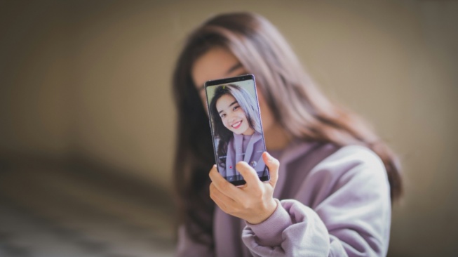 Menggugat Filter Dysmorphia TikTok dan Instagram yang Merampas Percaya Diri