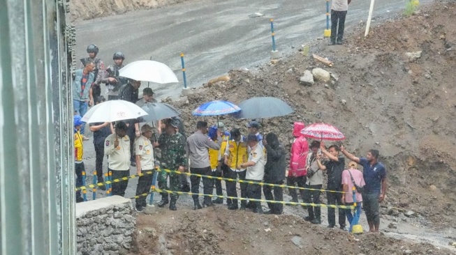 Warga Aceh Patungan Perbaiki Jembatan Enang-Enang, Satgas PRR: Keselamatan Nomor Satu