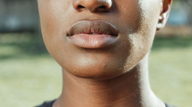 Ilustrasi bibir two toned. (Pexels/Kindel Media)