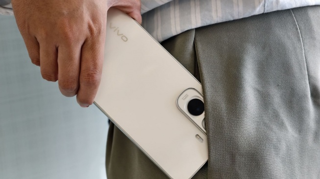 4 HP Vivo Terbaru Ini Punya Baterai Raksasa hingga 8100 mAh, Layar Super Terang