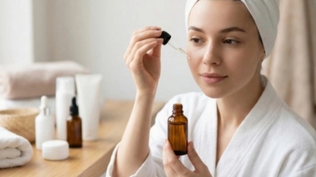 Bye Pori Besar pada Oily Skin! 4 Serum Ini Bikin Wajah Halus Bebas Kilap