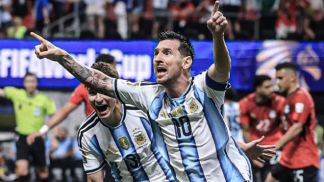 Argentina memastikan langkah ke perempat final Piala Dunia 2026 usai menaklukkan Mesir dengan skor dramatis 3-2. [Tangkap layar X]