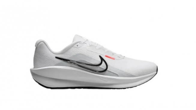 Nike Downshifter 13 Men's Road Running Shoes.