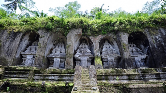 Siapa Nama Juru Kunci Gunung Kawi?